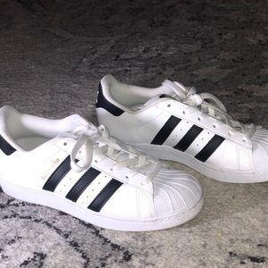 Adidas Superstar’s White